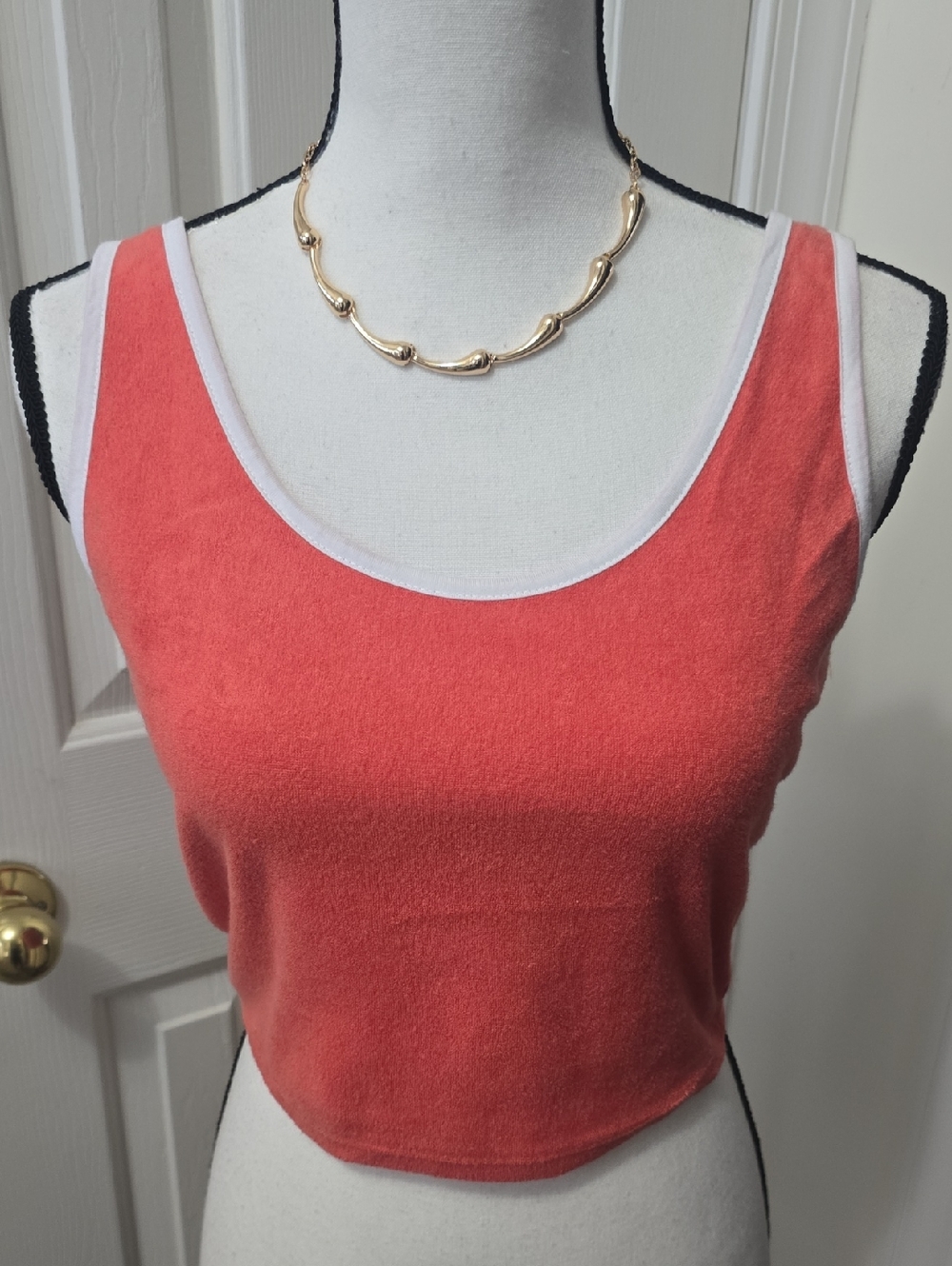 SO BRAND WOMENS JUNIOR SIZE  CORAL & WHITE SCOOPNECK TANK TOP SIZE EXTRA LARGE